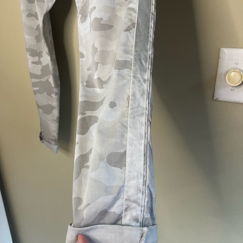 Model Off Duty Camo Pants - Picture 11 of 13